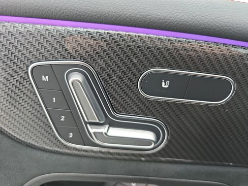 Used 2025 Mercedes-Benz GLB 35 AMG 4MATIC image 28