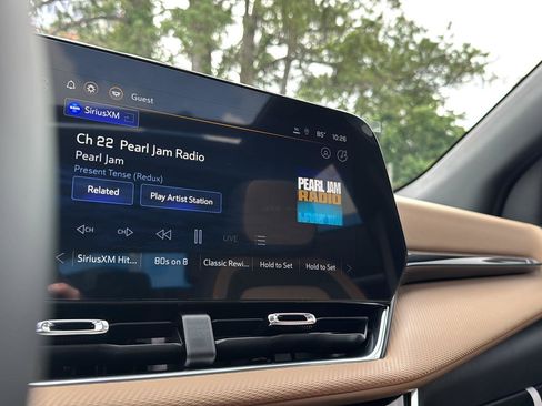 New 2025 Chevrolet Equinox ACTIV w/ Safety and Technology Package image 22