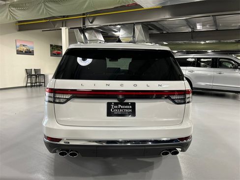 Used 2025 Lincoln Aviator Reserve w/ Illumination Package image 3
