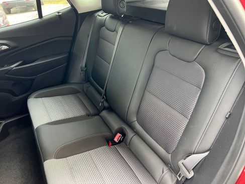 Used 2025 Chevrolet Trax LT image 31