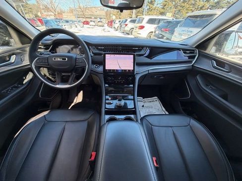 Used 2023 Jeep Grand Cherokee Limited w/ Black Appearance Package image 13