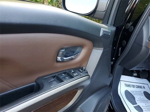 Certified 2024 Nissan Titan Platinum Reserve w/ Moonroof Package image 14