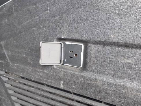 Used 2023 Chevrolet Suburban LT image 29