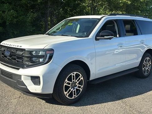 New 2026 Ford Expedition Active AWD/4WD image 2