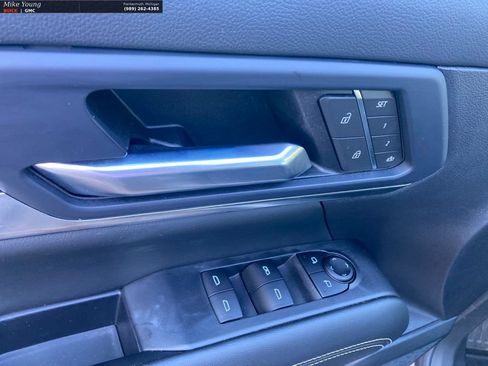 Used 2025 GMC Terrain Elevation w/ Elevation Premium Package AWD/4WD image 18