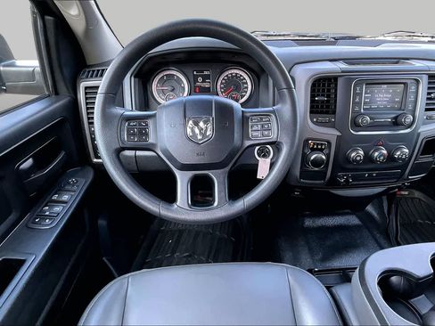 Used 2019 RAM 1500 Tradesman w/ Chrome Appearance Group RWD image 5