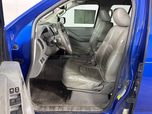 Used 2013 Nissan Frontier SV w/ SV Value Truck Pkg RWD image 29