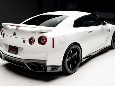 Used 2019 Nissan GT-R Premium AWD/4WD image 36