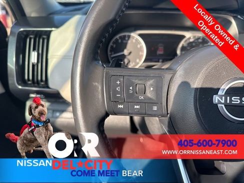 Used 2024 Nissan Pathfinder SV image 19
