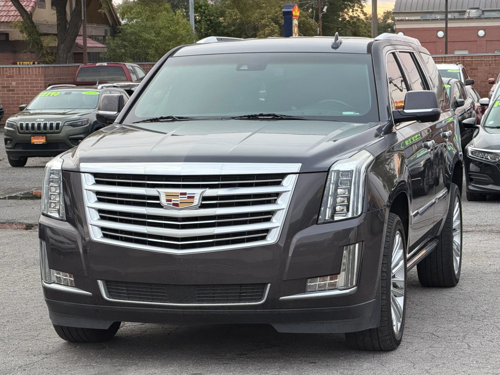Used 2016 Cadillac Escalade Platinum AWD/4WD image 3