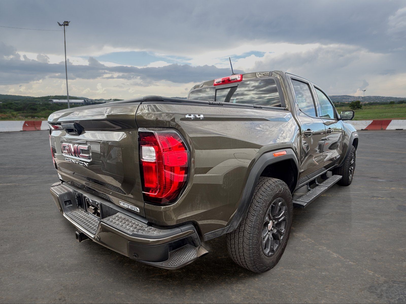 Used 2024 GMC Canyon Elevation w/ Elevation Premium Package AWD/4WD image 3