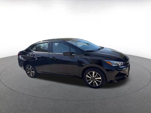 Used 2025 Nissan Versa SV image 2