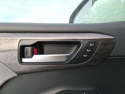 Used 2020 Toyota Highlander Platinum image 15