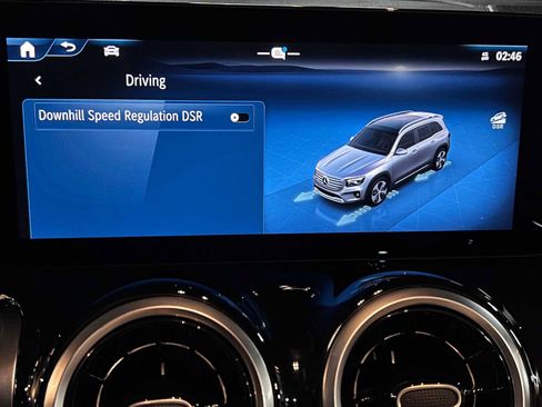 Used 2025 Mercedes-Benz GLB 250 4MATIC image 35