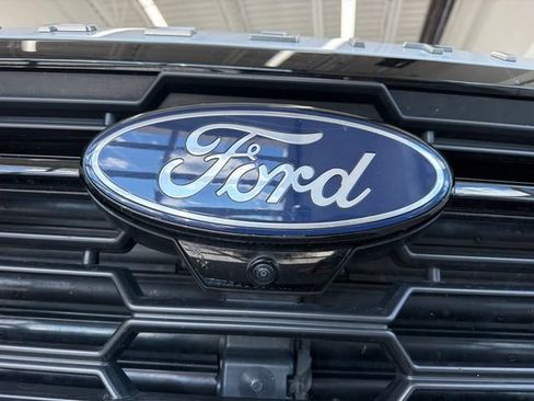 Certified 2025 Ford Expedition Active AWD/4WD image 3