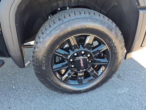 New 2026 GMC Sierra 2500 AT4 w/ AT4 Premium Plus Package image 9