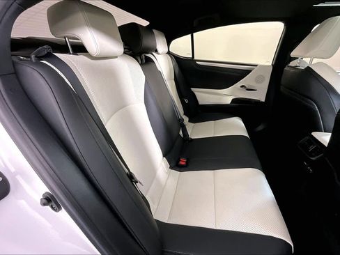Used 2022 Lexus ES 300h F Sport image 19