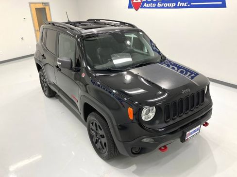Used 2018 Jeep Renegade Trailhawk image 7