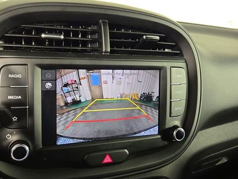 Certified 2025 Kia Soul LX w/ LX Technology Package FWD image 17