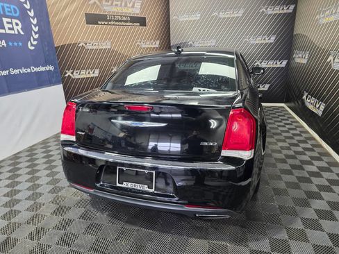 Used 2018 Chrysler 300 Touring L image 15