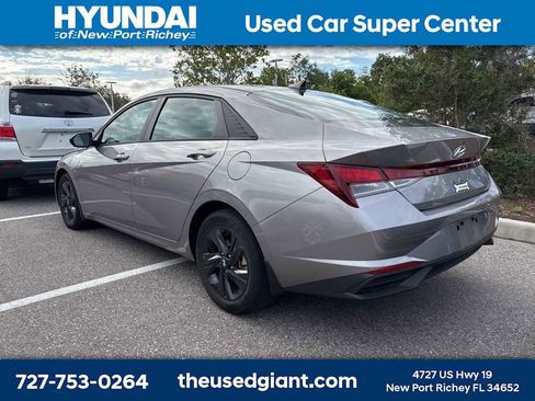 Used 2023 Hyundai Elantra SEL image 2