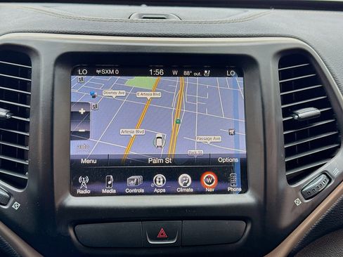 Used 2016 Jeep Cherokee Limited w/ Luxury Group image 8