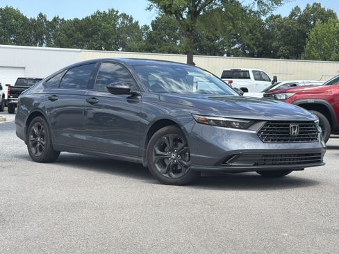 Used 2025 Honda Accord SE image 2