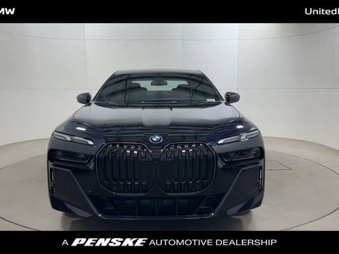 New 2026 BMW 750e xDrive w/ Premium Package image 3