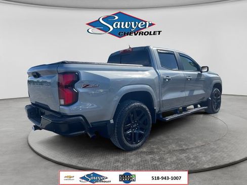 Used 2025 Chevrolet Colorado Z71 w/ Technology Package AWD/4WD image 5