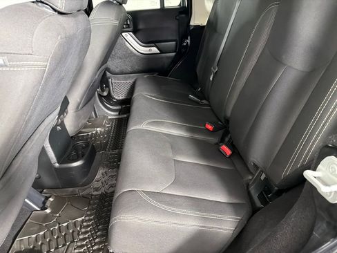 Used 2017 Jeep Wrangler Unlimited Rubicon w/ Cold Weather Group AWD/4WD image 17