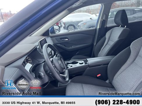 Used 2021 Nissan Rogue SV image 15