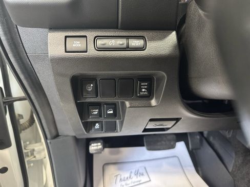 Used 2022 Nissan Frontier SV AWD/4WD image 12