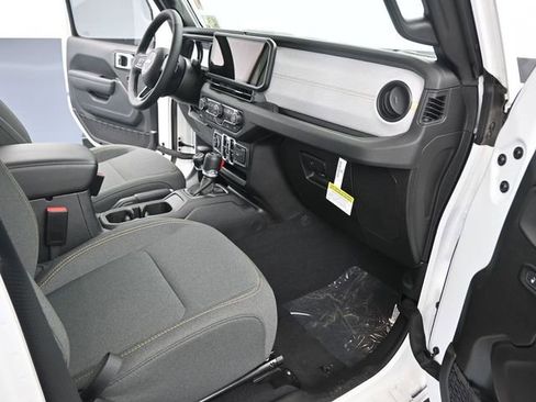 Used 2025 Jeep Wrangler Unlimited Sport AWD/4WD image 24