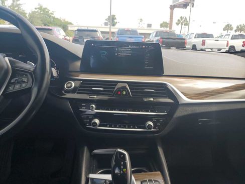 Used 2020 BMW 530e w/ Convenience Package RWD image 18