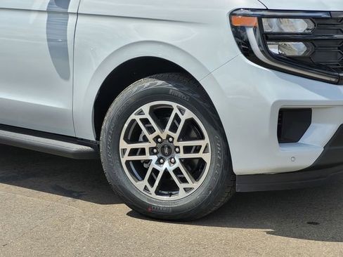 New 2026 Ford Expedition Active AWD/4WD image 2