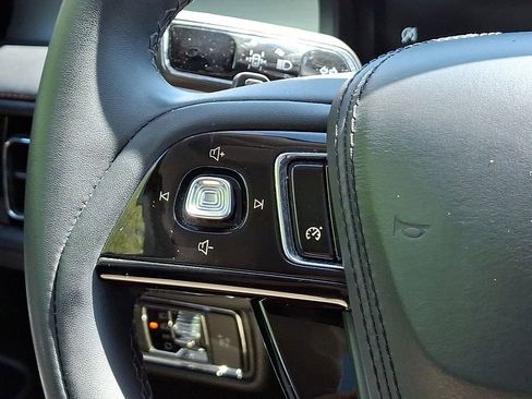 Used 2023 Lincoln Aviator AWD w/ Premium Package image 25
