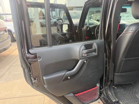 Used 2018 Jeep Wrangler Unlimited Rubicon AWD/4WD image 16