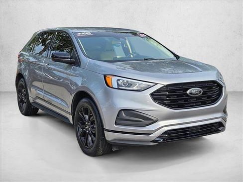 Certified 2024 Ford Edge SE w/ Black Appearance Package AWD/4WD image 3