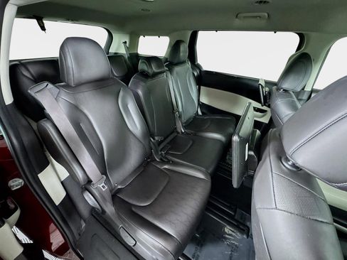 Certified 2024 Kia Carnival SX image 28