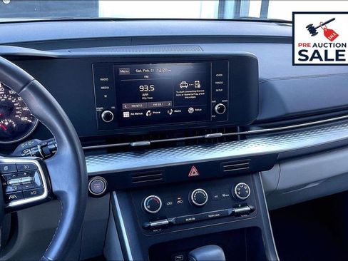 Certified 2024 Kia Carnival LX image 6