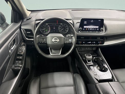 Used 2025 Nissan Rogue SV w/ SV Premium Package FWD image 10