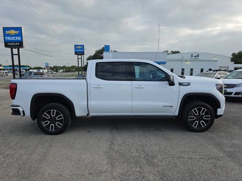 Used 2025 GMC Sierra 1500 AT4 w/ AT4 Premium Package AWD/4WD image 5