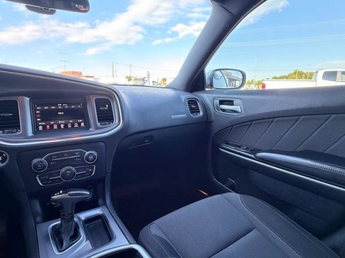 Used 2020 Dodge Charger SXT RWD image 14