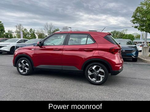 Used 2023 Hyundai Venue SEL FWD image 10