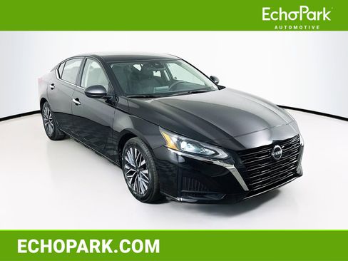 Used 2025 Nissan Altima 2.5 SV image 1