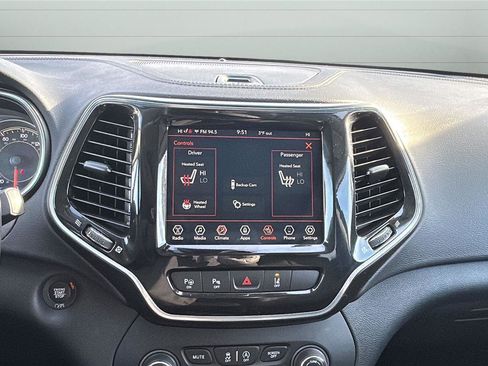 Used 2021 Jeep Cherokee Limited image 21