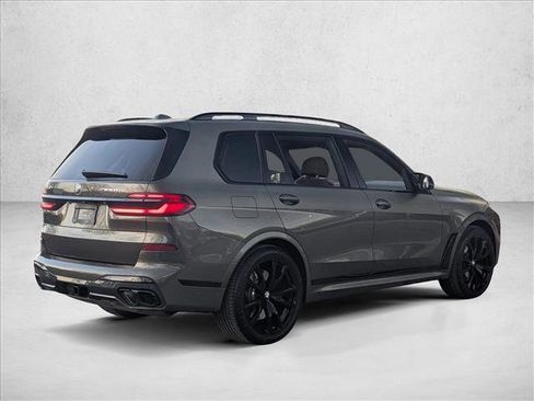 Used 2025 BMW X7 M60i image 4