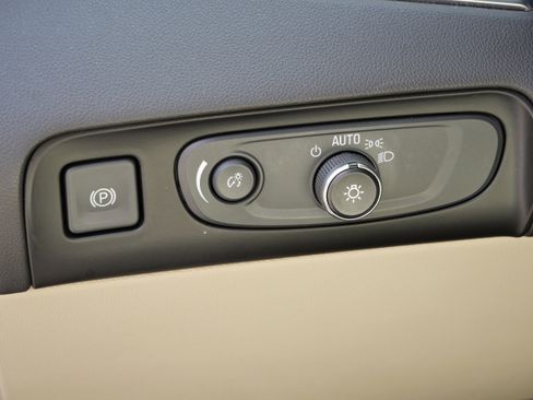 Used 2020 Buick Enclave Premium w/ Sun and Sites Package image 20