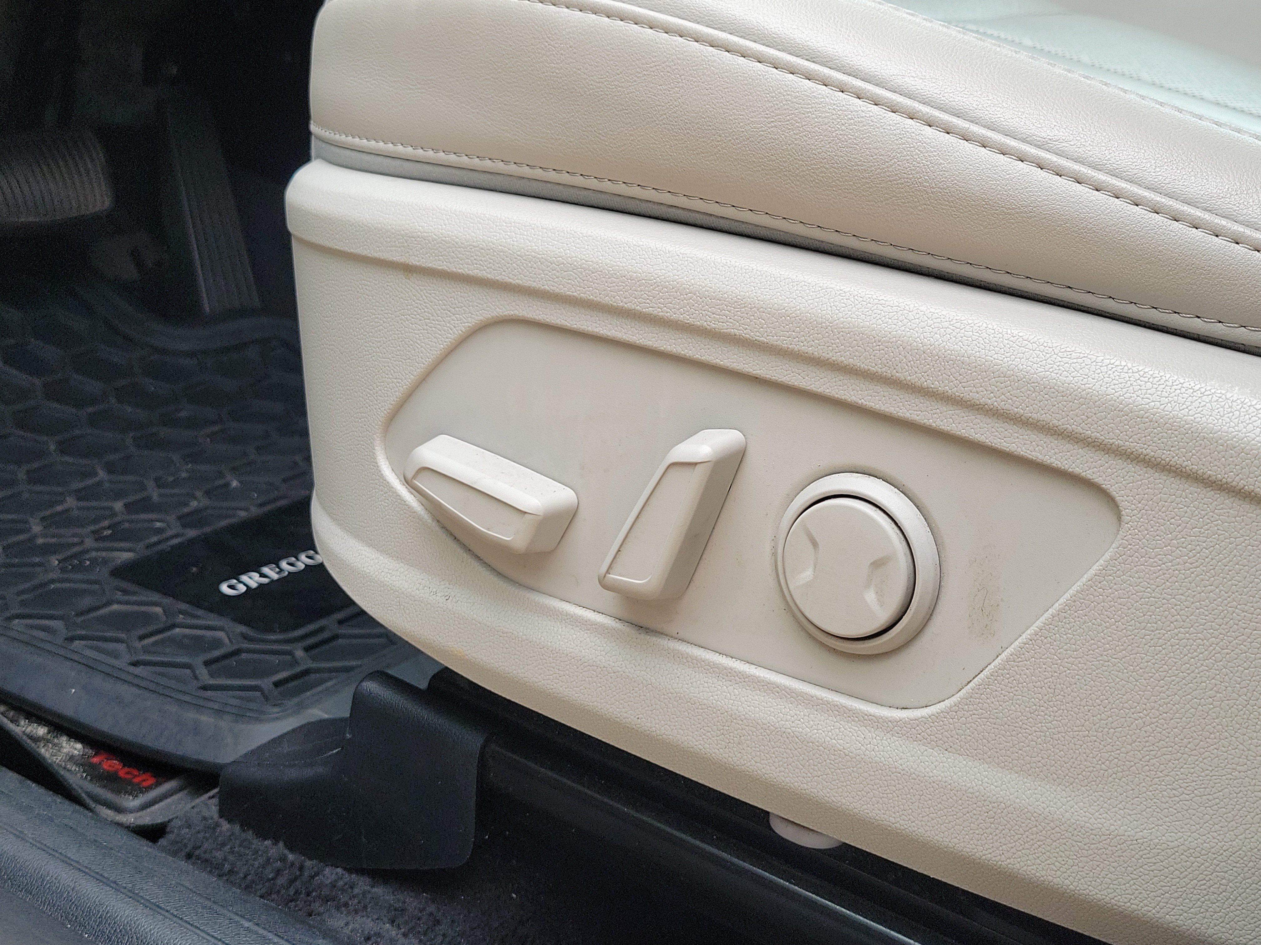 Used 2022 Kia Sorento S FWD image 13