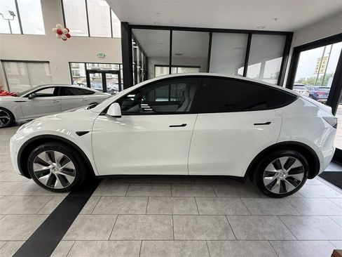Used 2021 Tesla Model Y Long Range AWD/4WD image 4